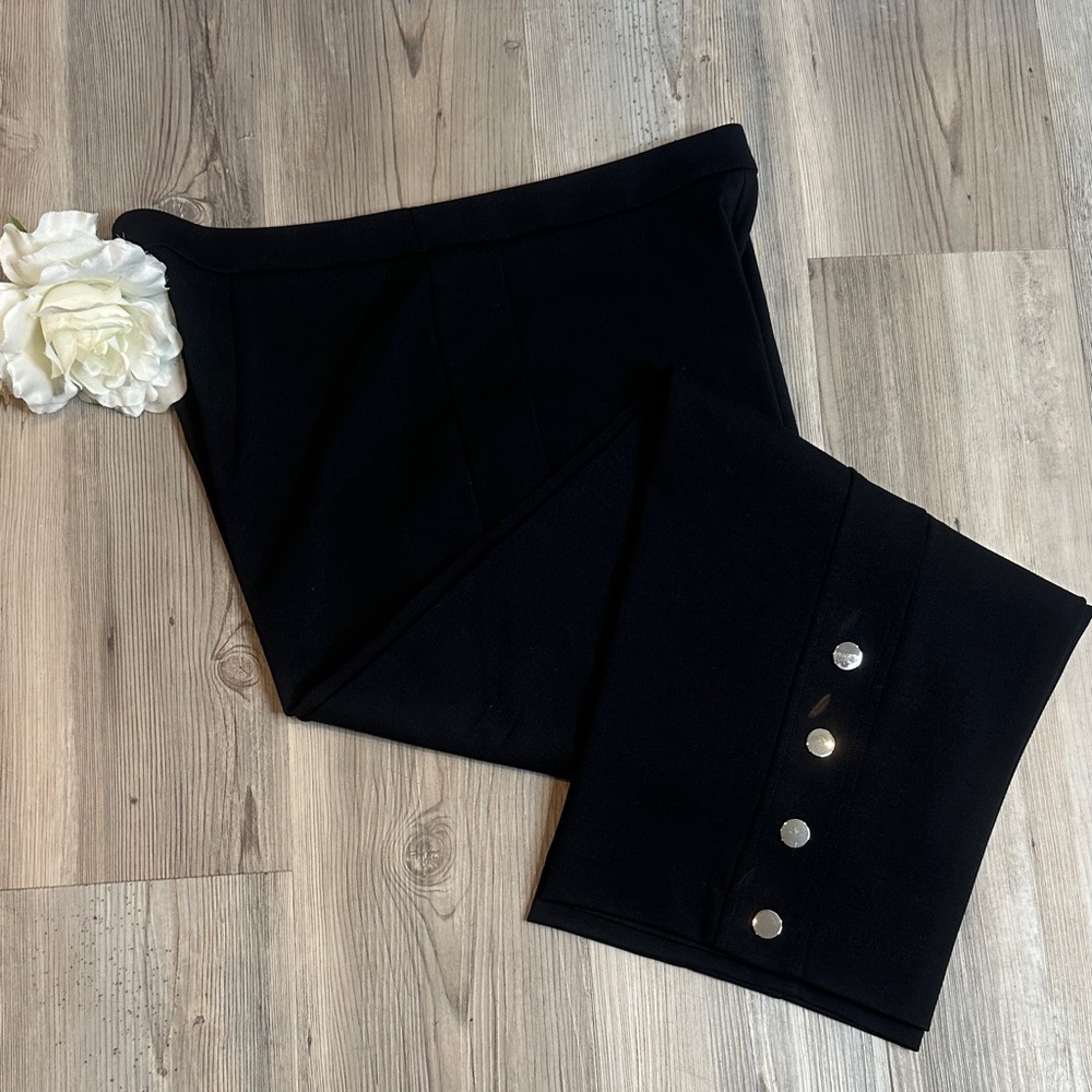 🆕H&M Black Cropped/Ankle Pants with Gold Button Details, Medium.